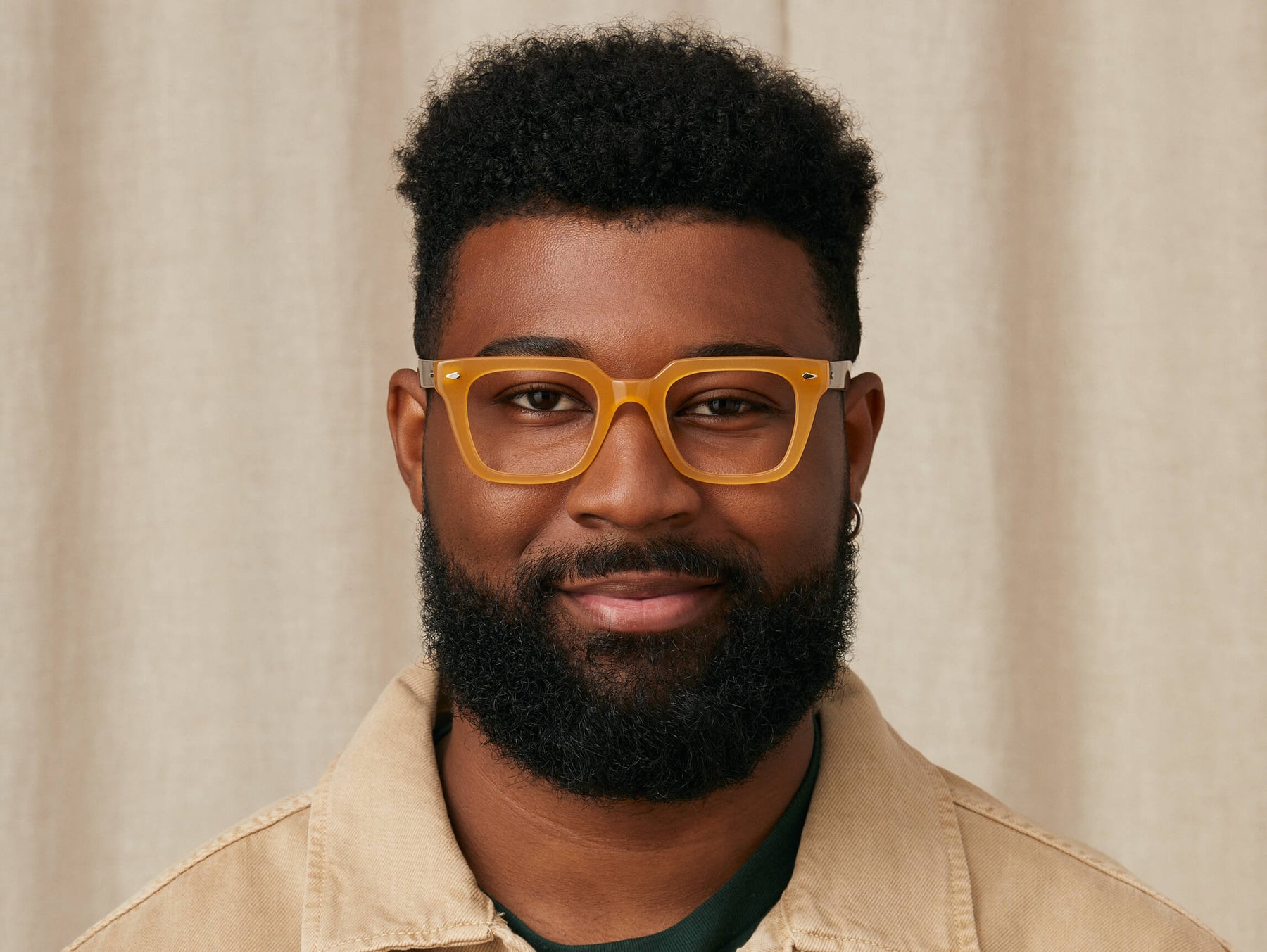 Model is wearing The GROBER in size 48 in Honey/Tortoise Model is wearing The GROBER in size 48 in Honey/Tortoise