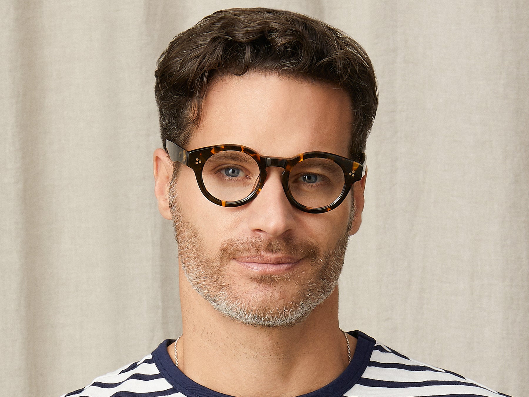 Model is wearing The GRUNYA in size 45 in Tortoise Model is wearing The GRUNYA in size 45 in Tortoise