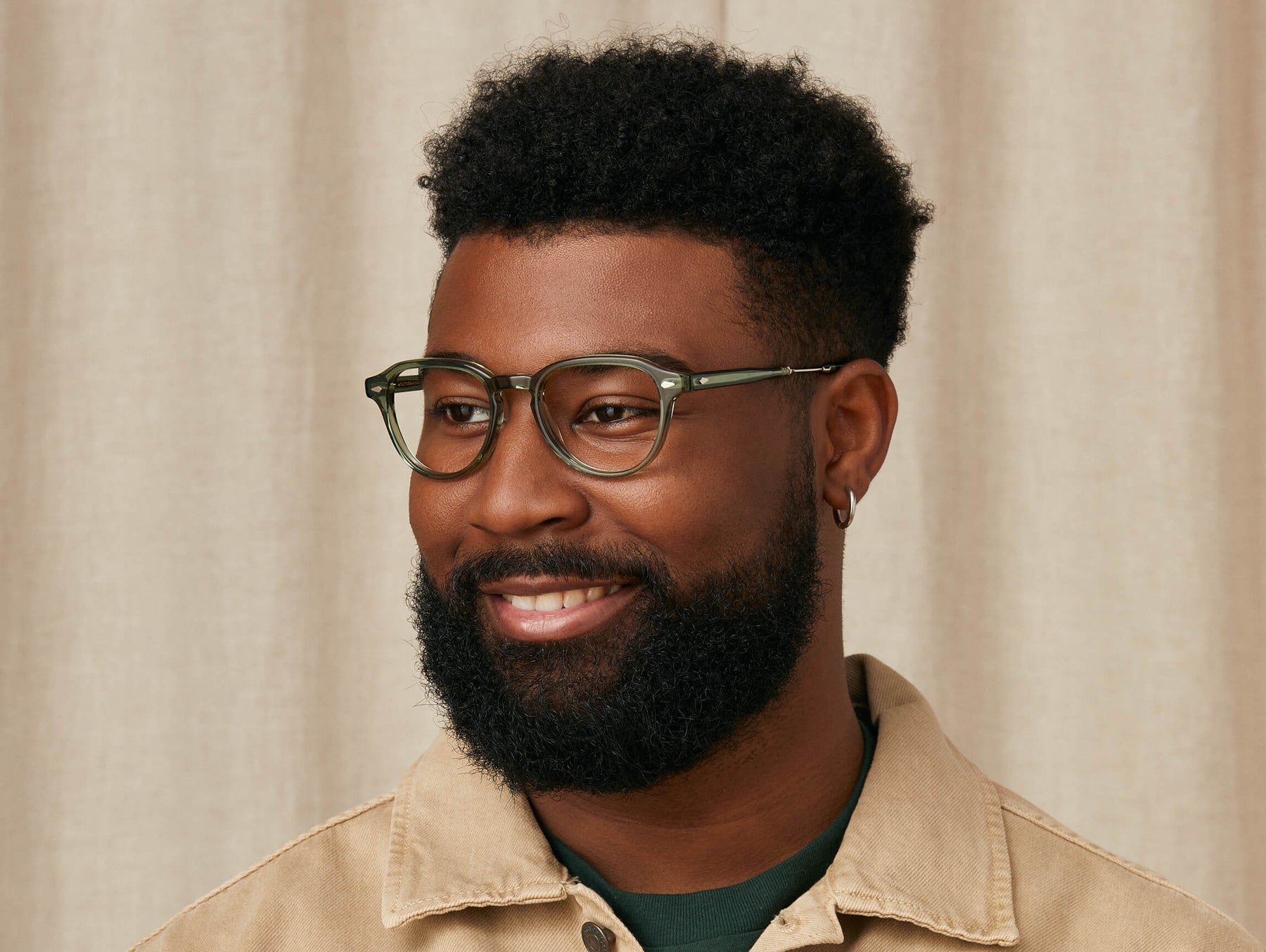 Model is wearing The KASH in size 50 in Pine/Silver Model is wearing The KASH in size 50 in Pine/Silver