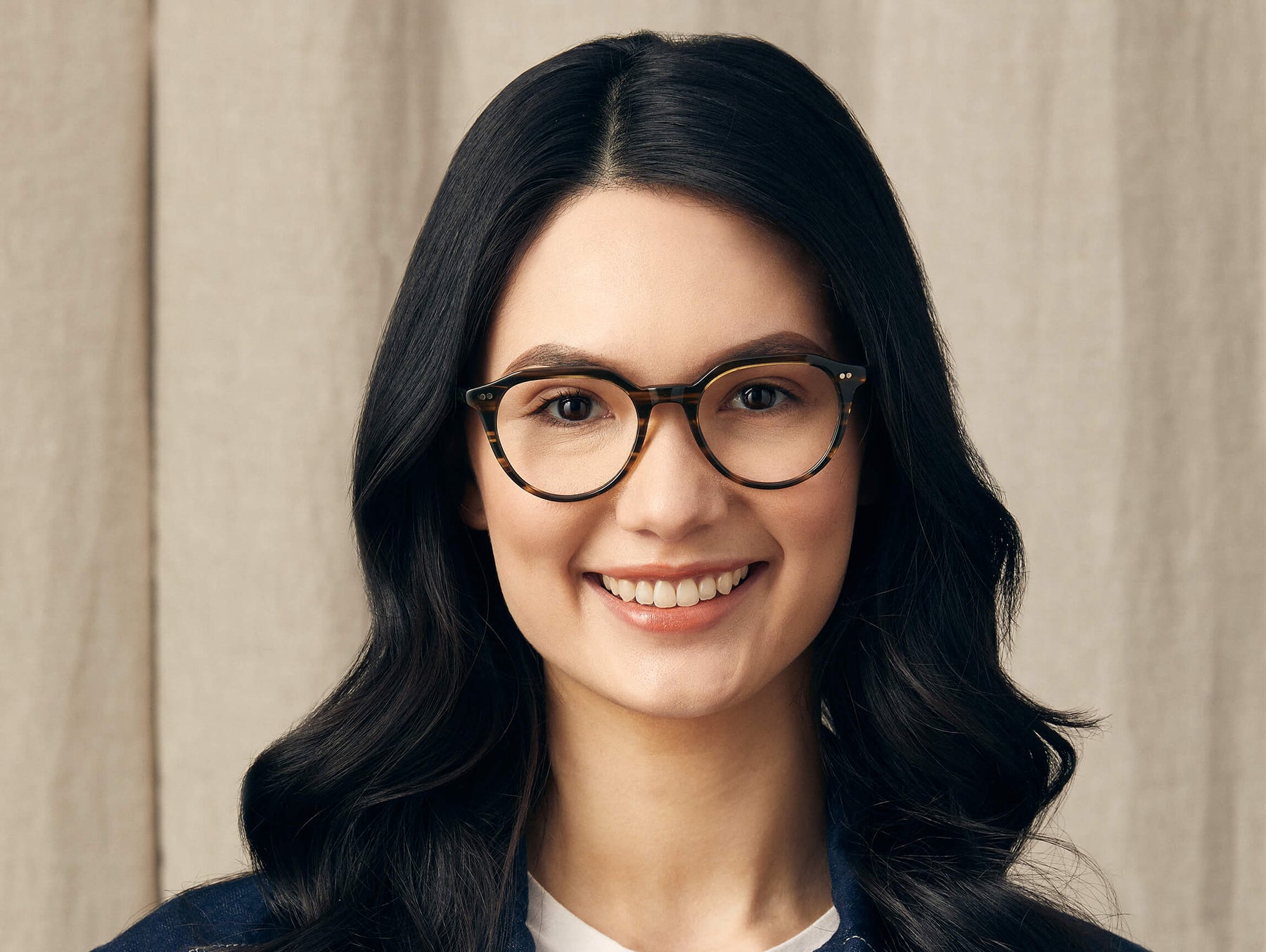 Model is wearing The KITZEL in size 50 in Brown Bamboo Model is wearing The KITZEL in size 50 in Brown Bamboo