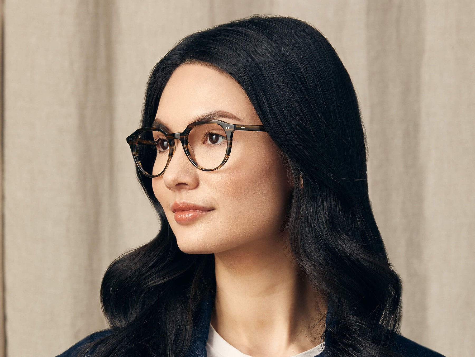 Model is wearing The KITZEL in size 50 in Brown Bamboo Model is wearing The KITZEL in size 50 in Brown Bamboo