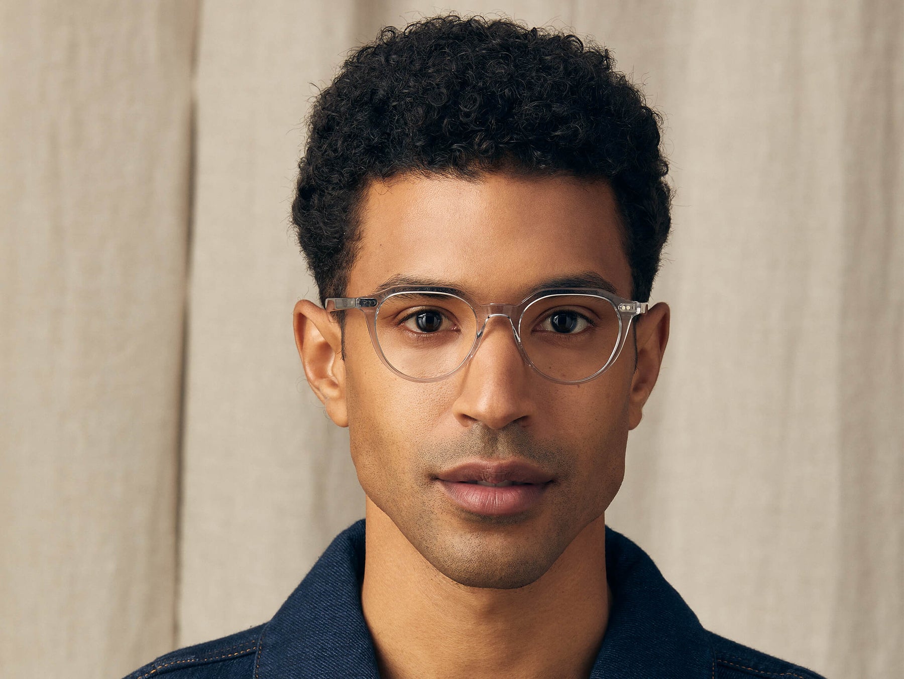 Model is wearing The KITZEL in size 47 in Light Grey Model is wearing The KITZEL in size 47 in Light Grey