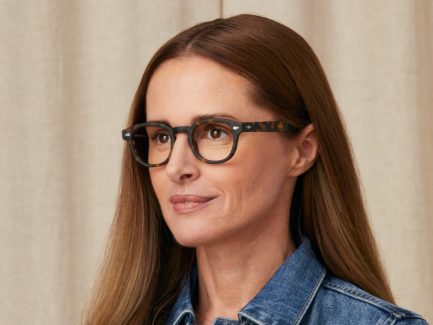 Model is wearing The LEMTOSH in size 46 in Matte Tortoise Model is wearing The LEMTOSH in size 46 in Matte Tortoise