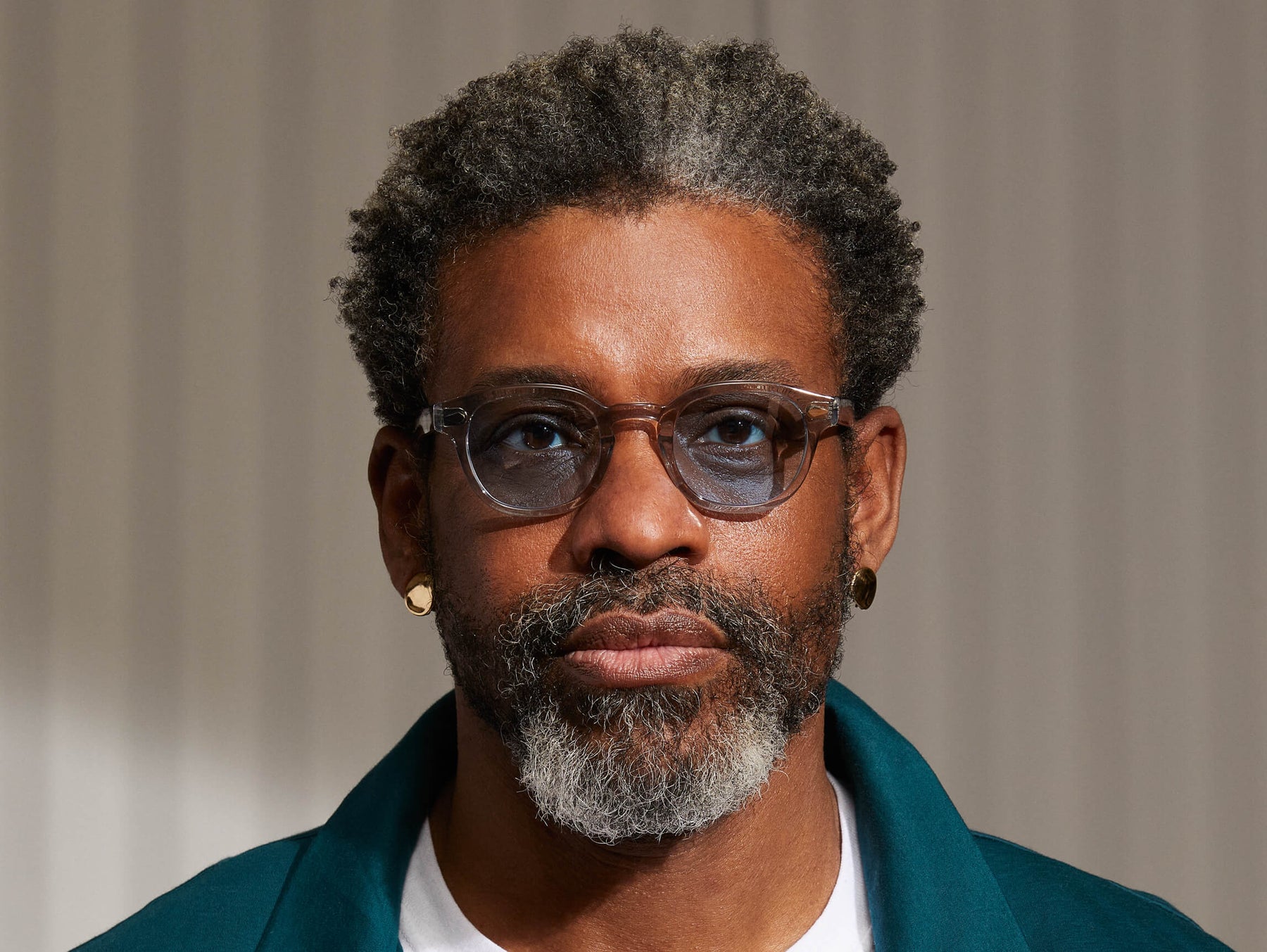 Model is wearing The LEMTOSH in Light Grey in size 49 with Bel Air Blue Tinted Lenses Model is wearing The LEMTOSH in Light Grey in size 49 with Bel Air Blue Tinted Lenses