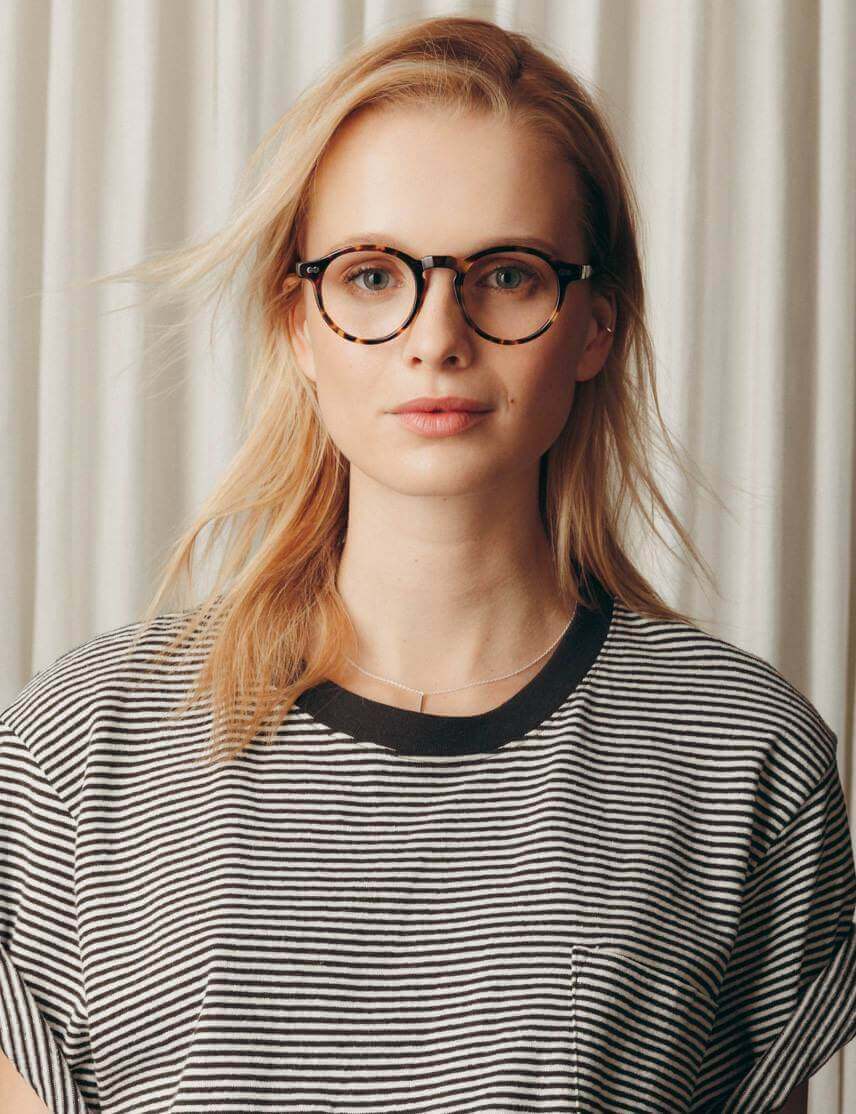 Model is wearing The MILTZEN in size 49 in Classic Havana Model is wearing The MILTZEN in size 49 in Classic Havana