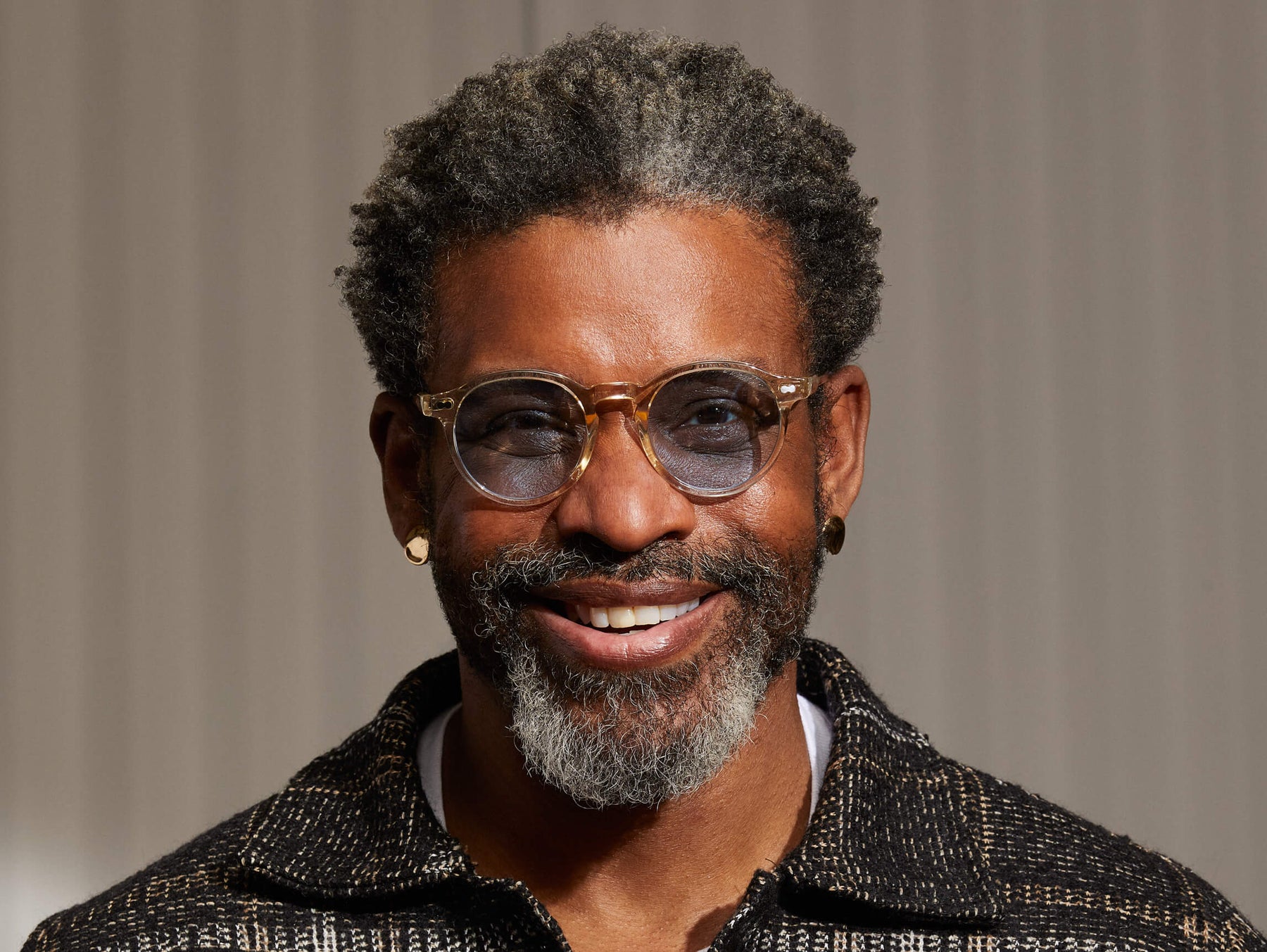 Model is wearing The MILTZEN in Flesh in size 49 with Bel Air Blue Tinted Lenses Model is wearing The MILTZEN in Flesh in size 49 with Bel Air Blue Tinted Lenses