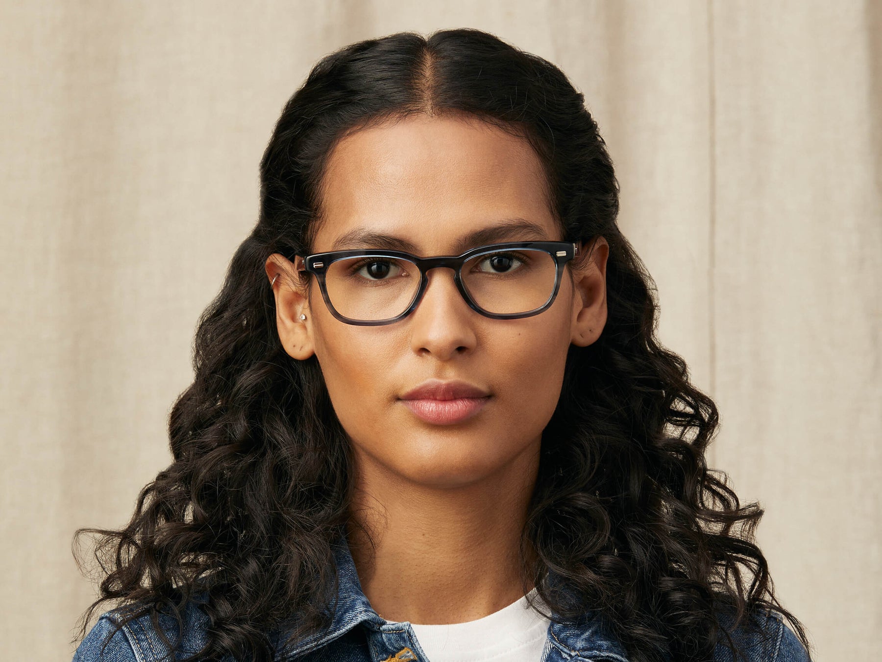 Model is wearing The MOBBLE in size 50 in Ink Model is wearing The MOBBLE in size 50 in Ink