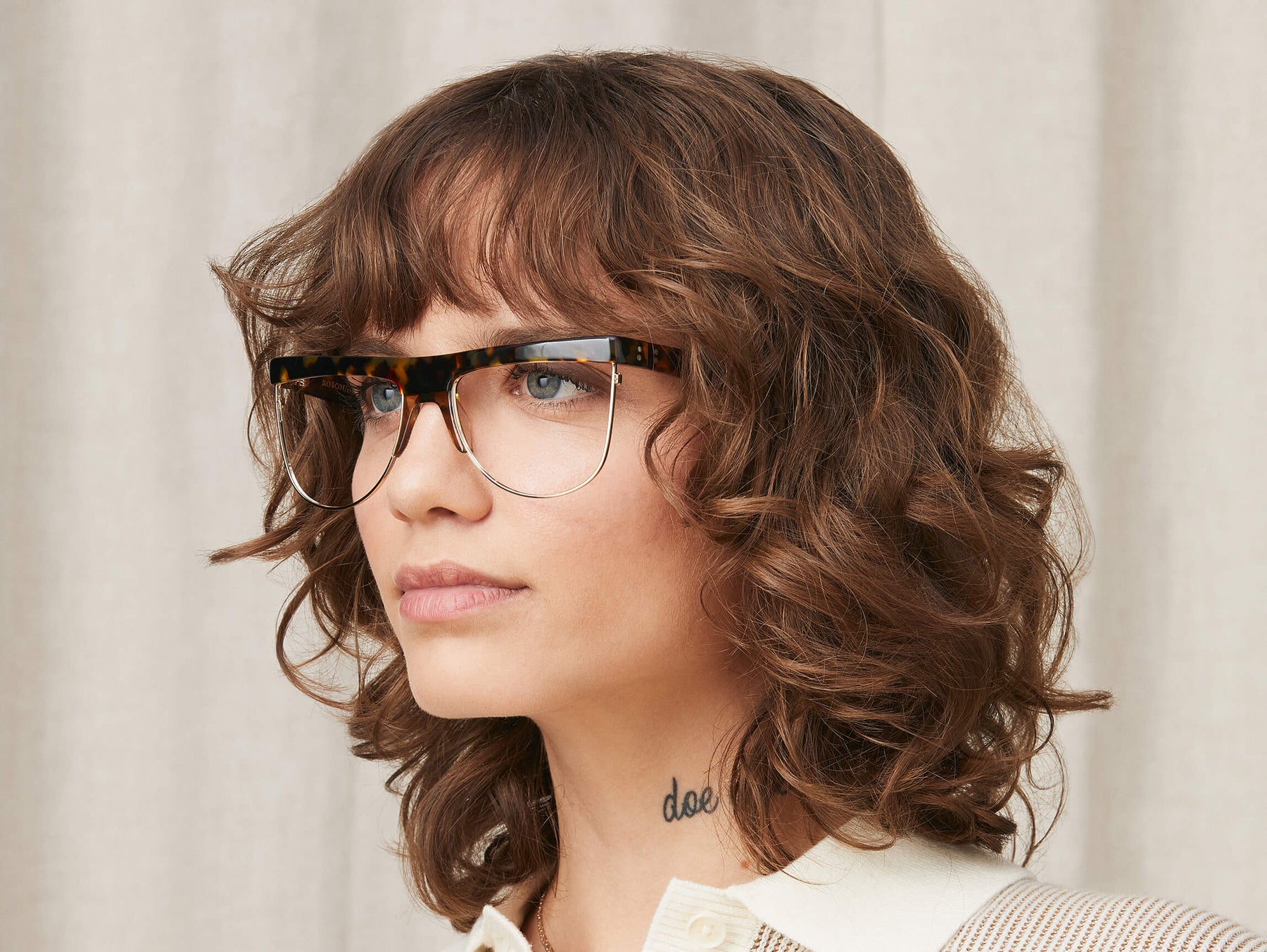 Model is wearing The SHONDA in size 58 in Honey/Tortoise Model is wearing The SHONDA in size 58 in Honey/Tortoise