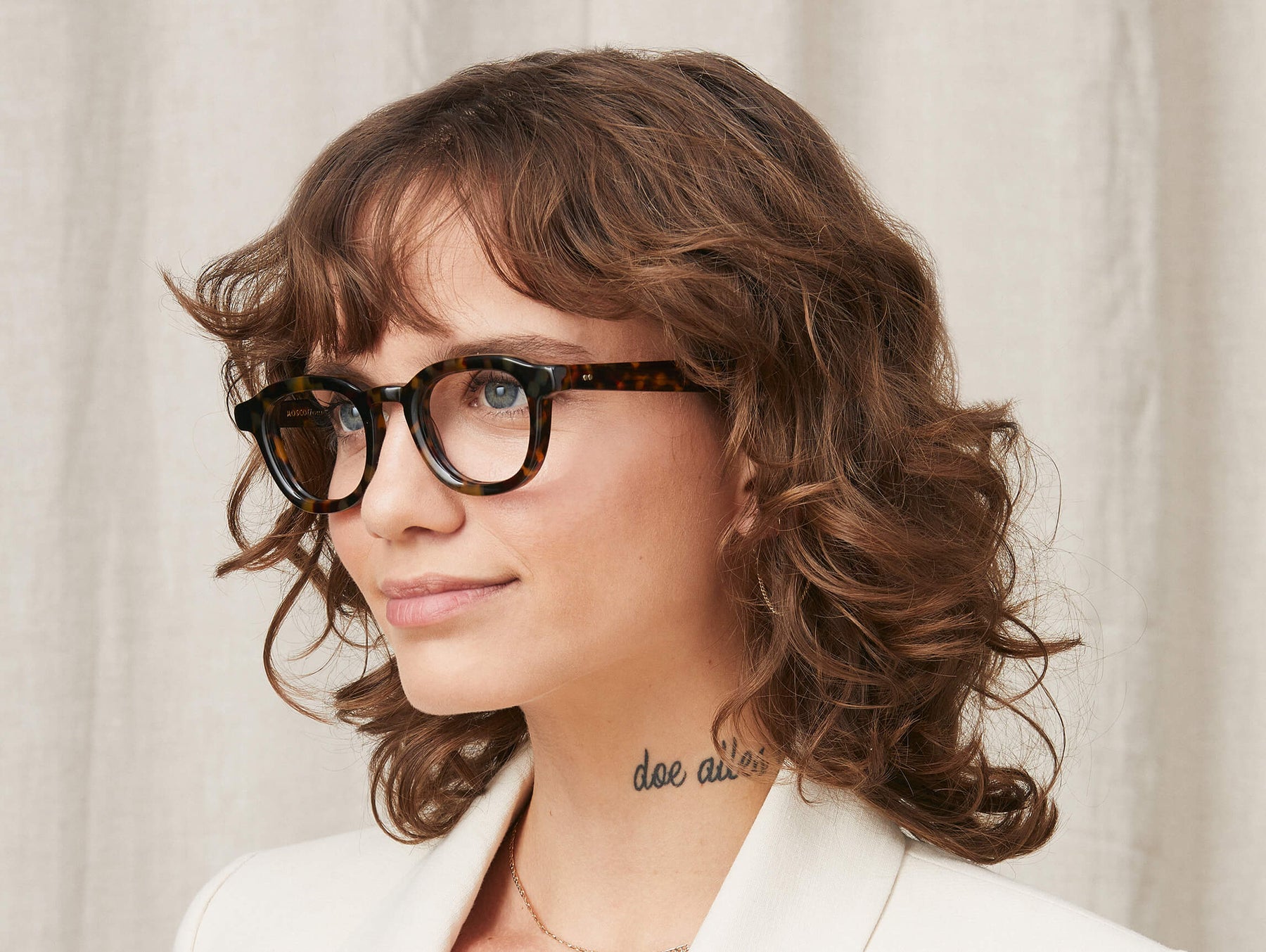 Model is wearing The DAHVEN in size 44 in Tortoise Model is wearing The DAHVEN in size 44 in Tortoise