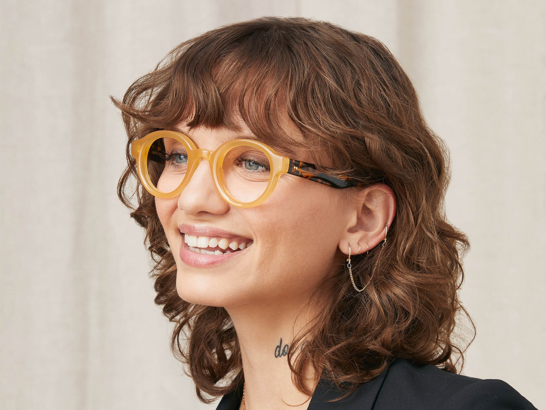 Model is wearing The GREPS in size 44 in Honey/Tortoise Model is wearing The GREPS in size 44 in Honey/Tortoise