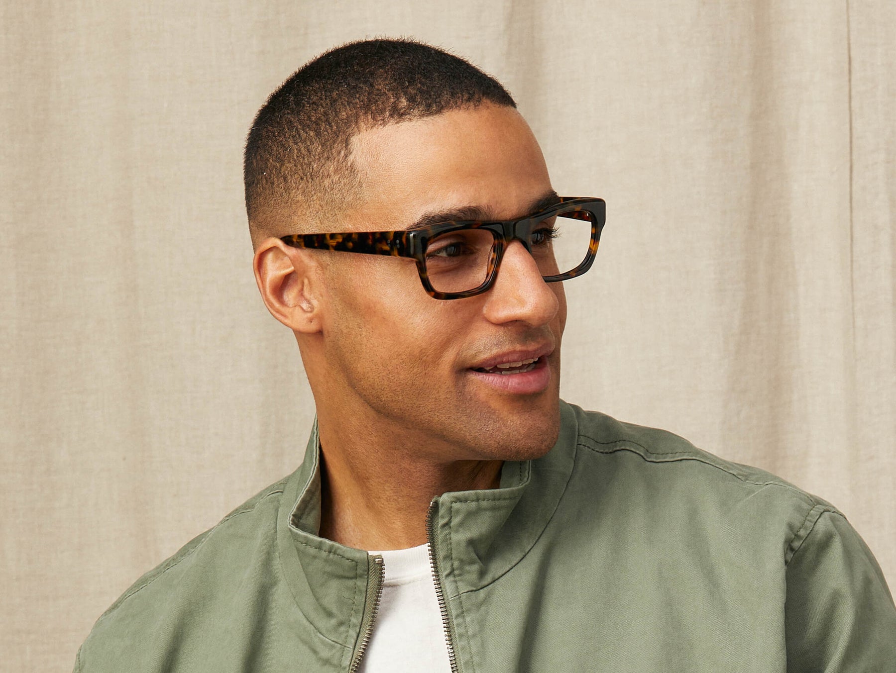 Model is wearing The NUDNIK in size 50 in Tortoise Model is wearing The NUDNIK in size 50 in Tortoise