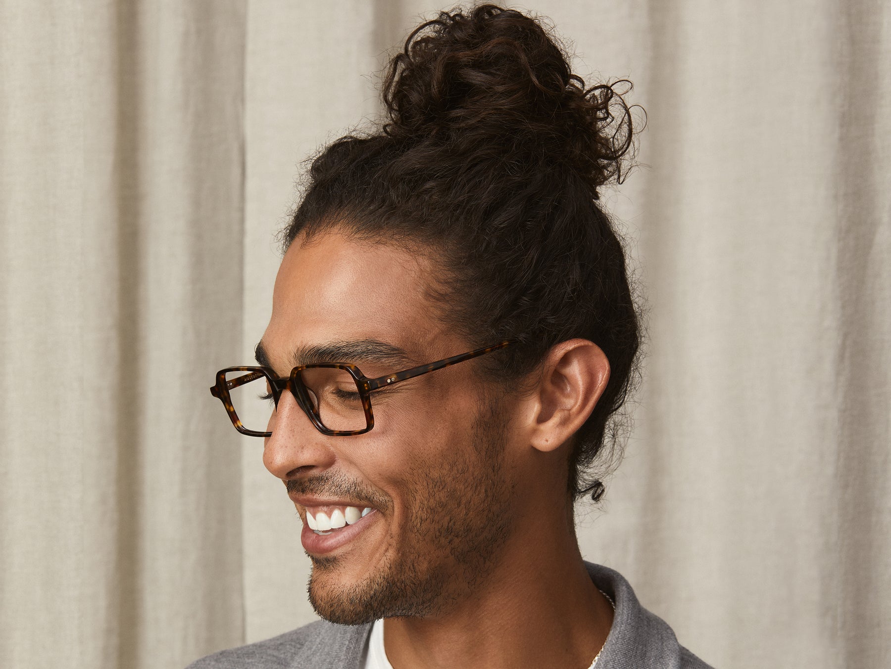 Model is wearing The SHINDIG in size 50 in Tortoise Model is wearing The SHINDIG in size 50 in Tortoise