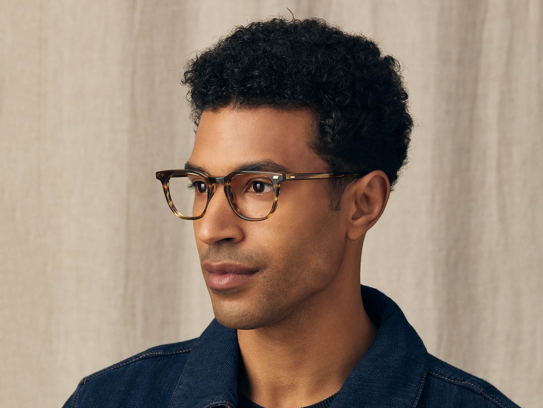 Model is wearing The TATAH in size 47 in Bamboo Model is wearing The TATAH in size 47 in Bamboo