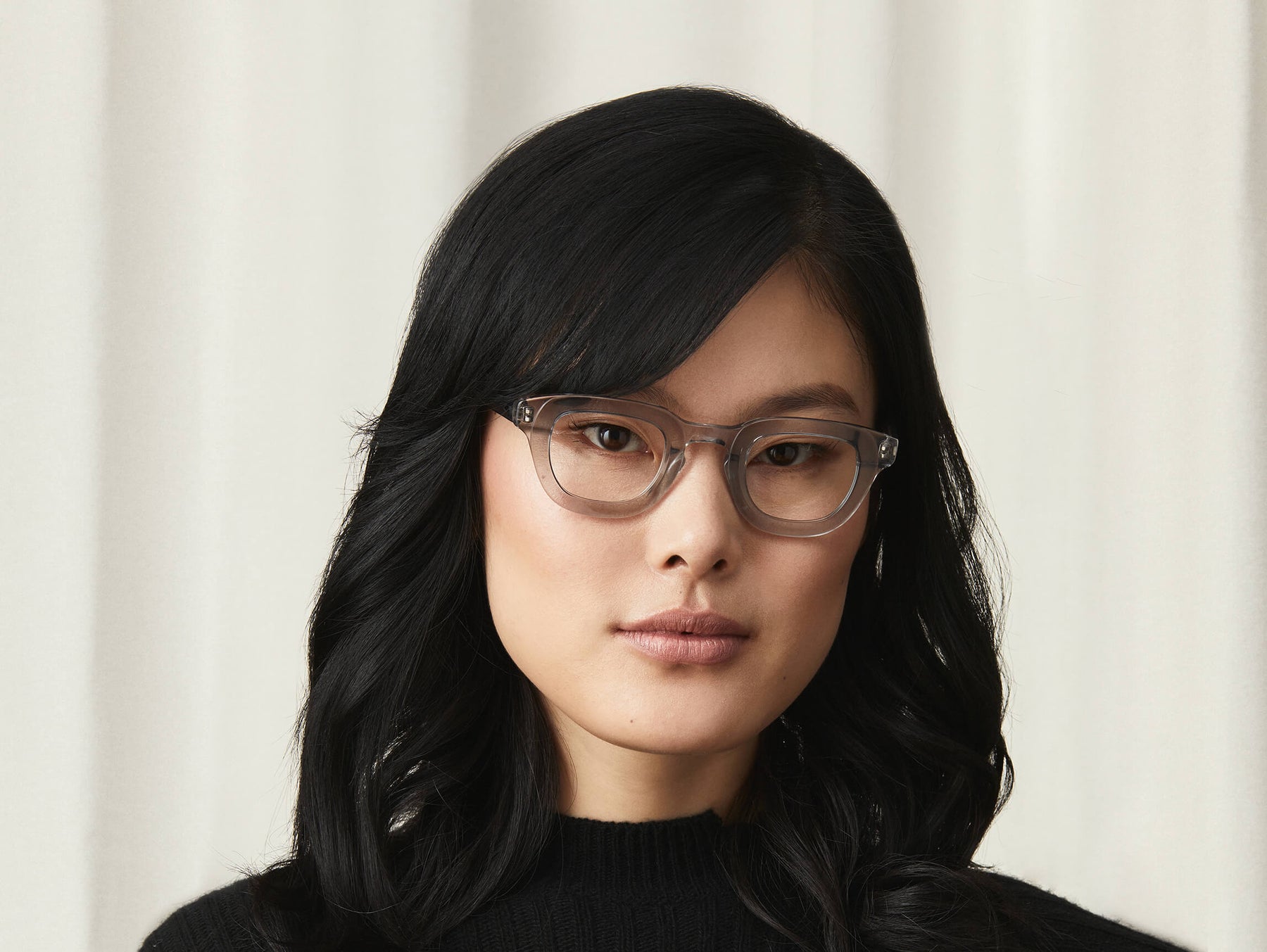 Model is wearing The TELENA in size 44 in Grey/Light Grey Model is wearing The TELENA in size 44 in Grey/Light Grey