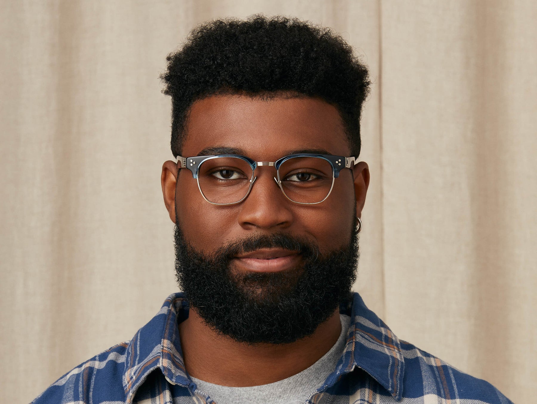 Model is wearing The TINIF in size 48 in Ink/Silver Model is wearing The TINIF in size 48 in Ink/Silver