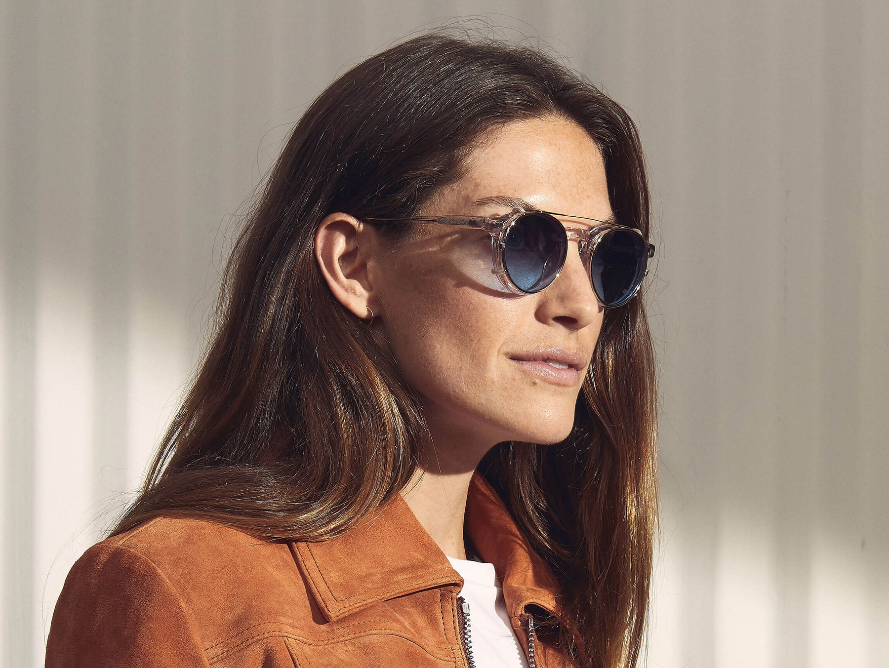 Model is wearing The CLIPZEN in Gold in size 46 with Denim Blue Tinted Lenses Model is wearing The CLIPZEN in Gold in size 46 with Denim Blue Tinted Lenses