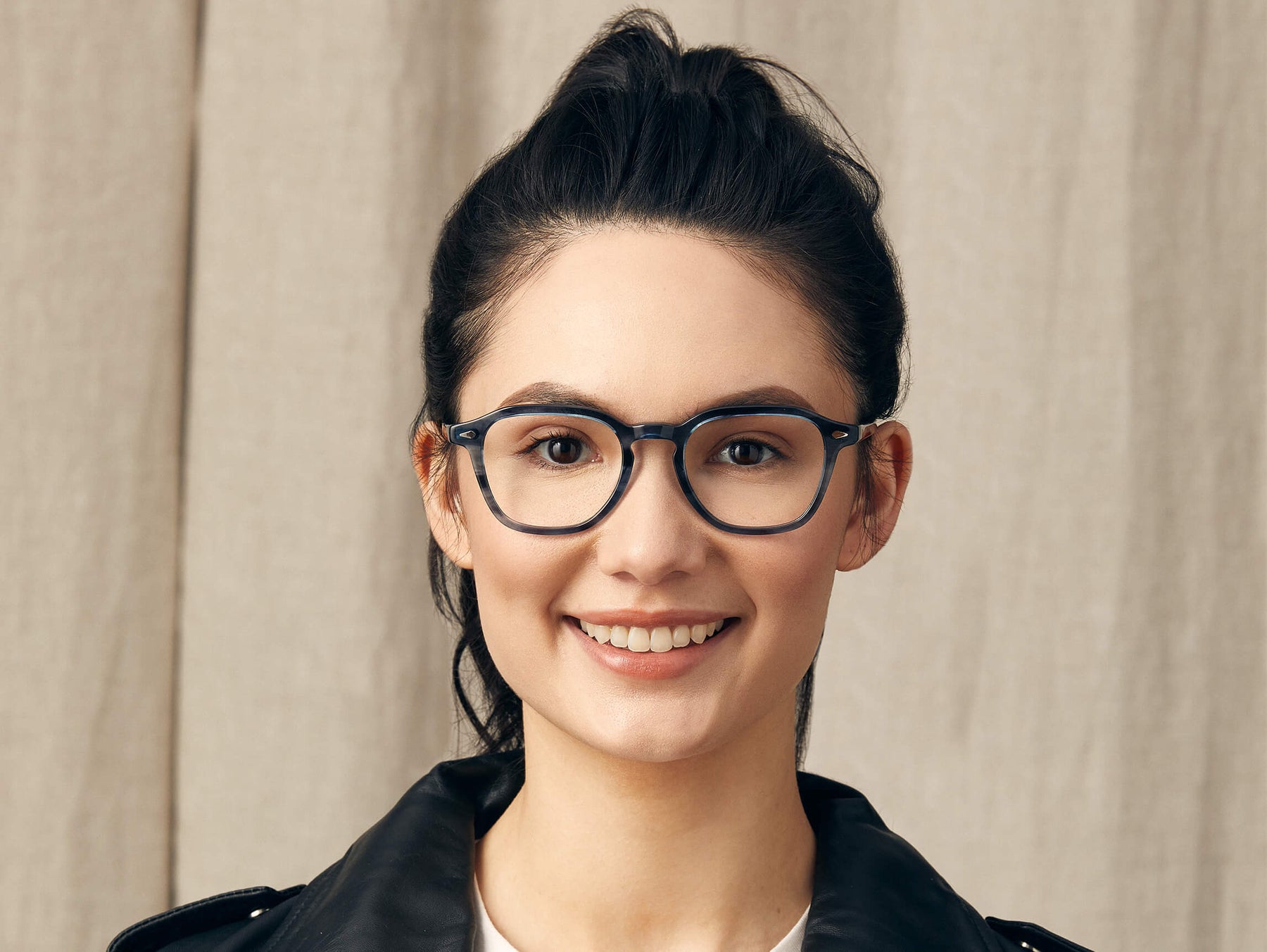 Model is wearing The VANTZ in size 50 in Ink Model is wearing The VANTZ in size 50 in Ink