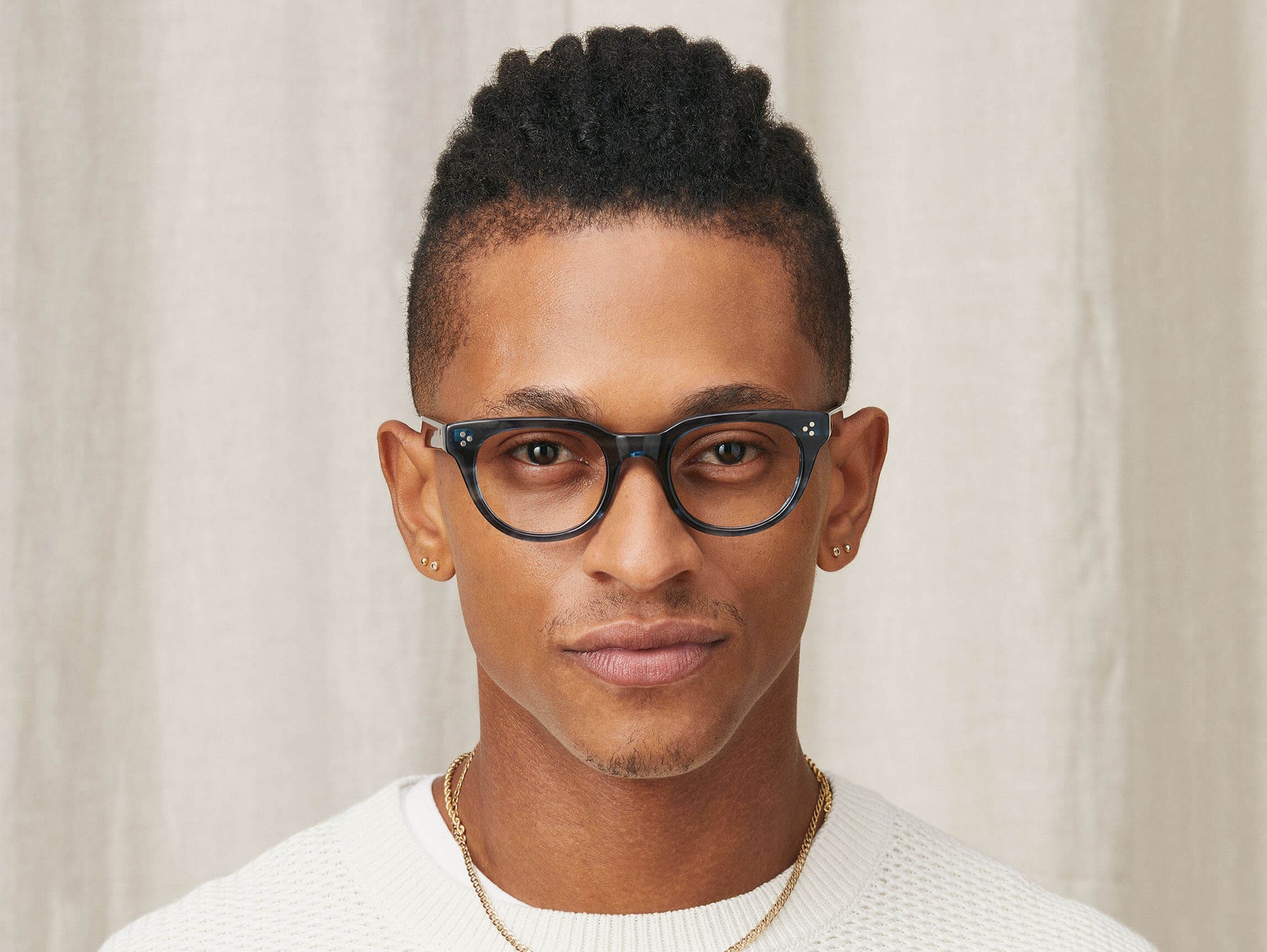 Model is wearing The VILDA in size 48 in Ink Model is wearing The VILDA in size 48 in Ink