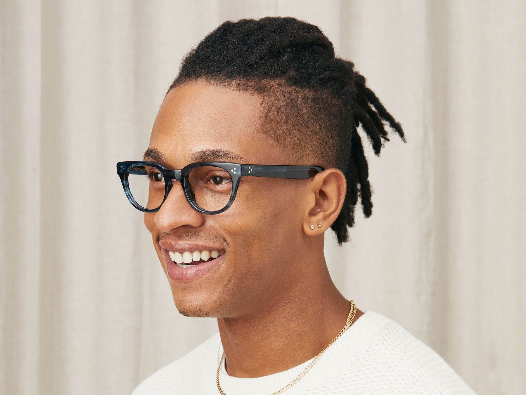 Model is wearing The VILDA in size 48 in Ink Model is wearing The VILDA in size 48 in Ink