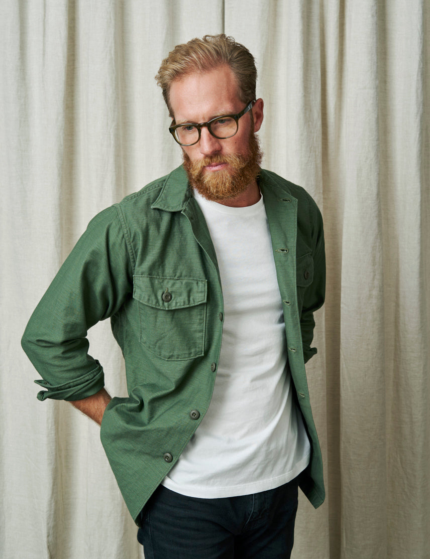 Model is wearing The ZILCH in size 48 in Olive Green Model is wearing The ZILCH in size 48 in Olive Green