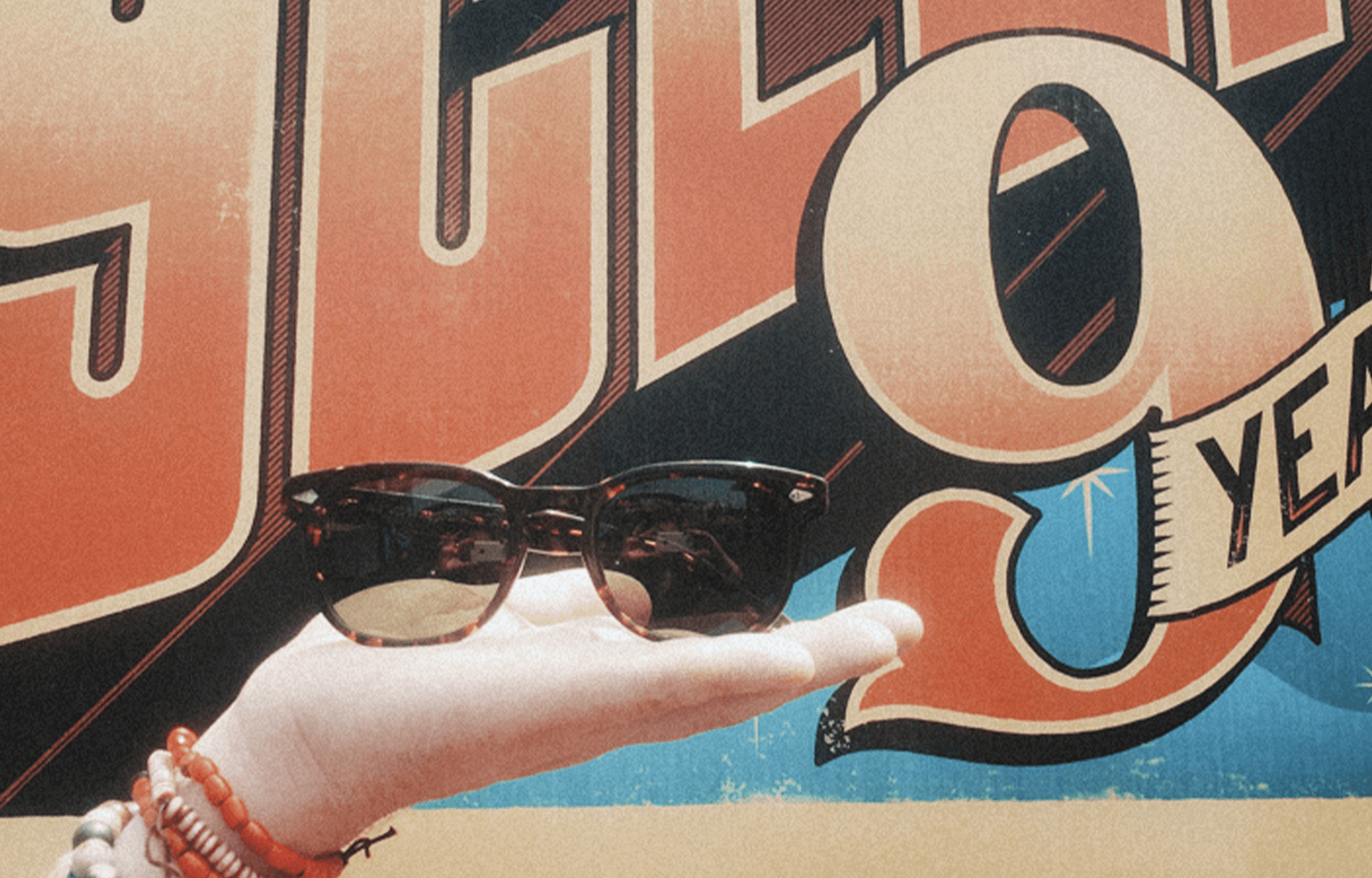 THE BEST LUXURY SUNGLASSES FOR OBLONG & RECTANGULAR FACE: A MOSCOT STYLE GUIDE