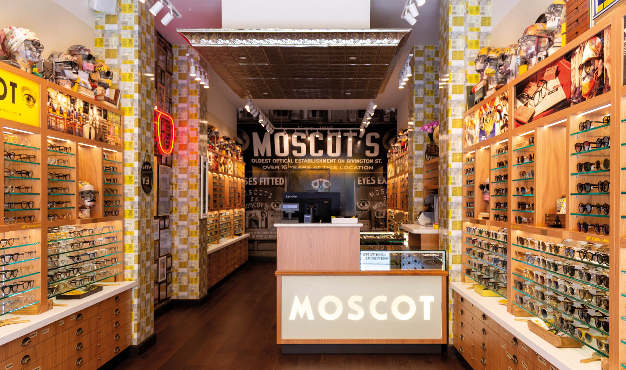 The MOSCOT Forte dei Marmi Shop interior
