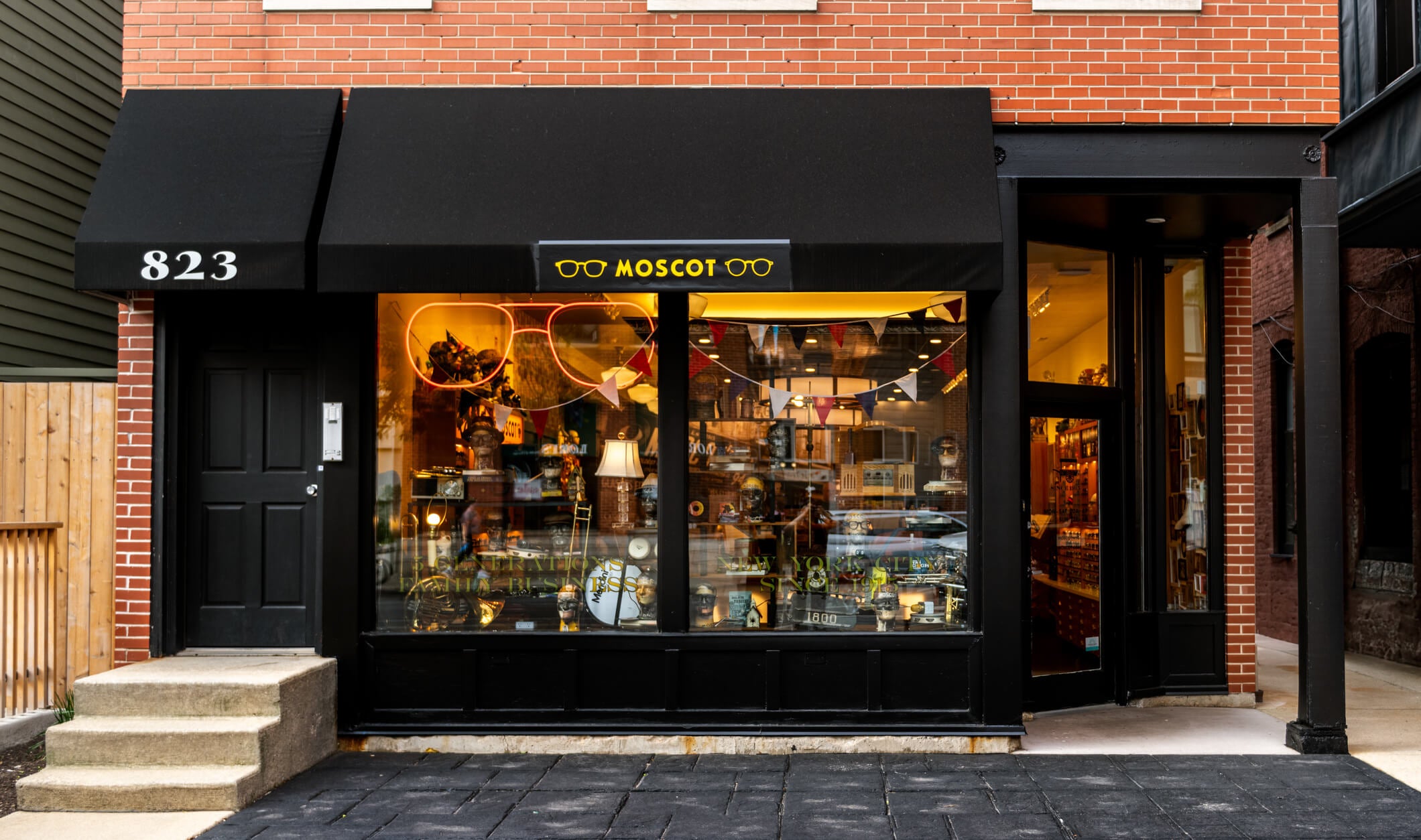 The MOSCOT Chicago Shop exterior