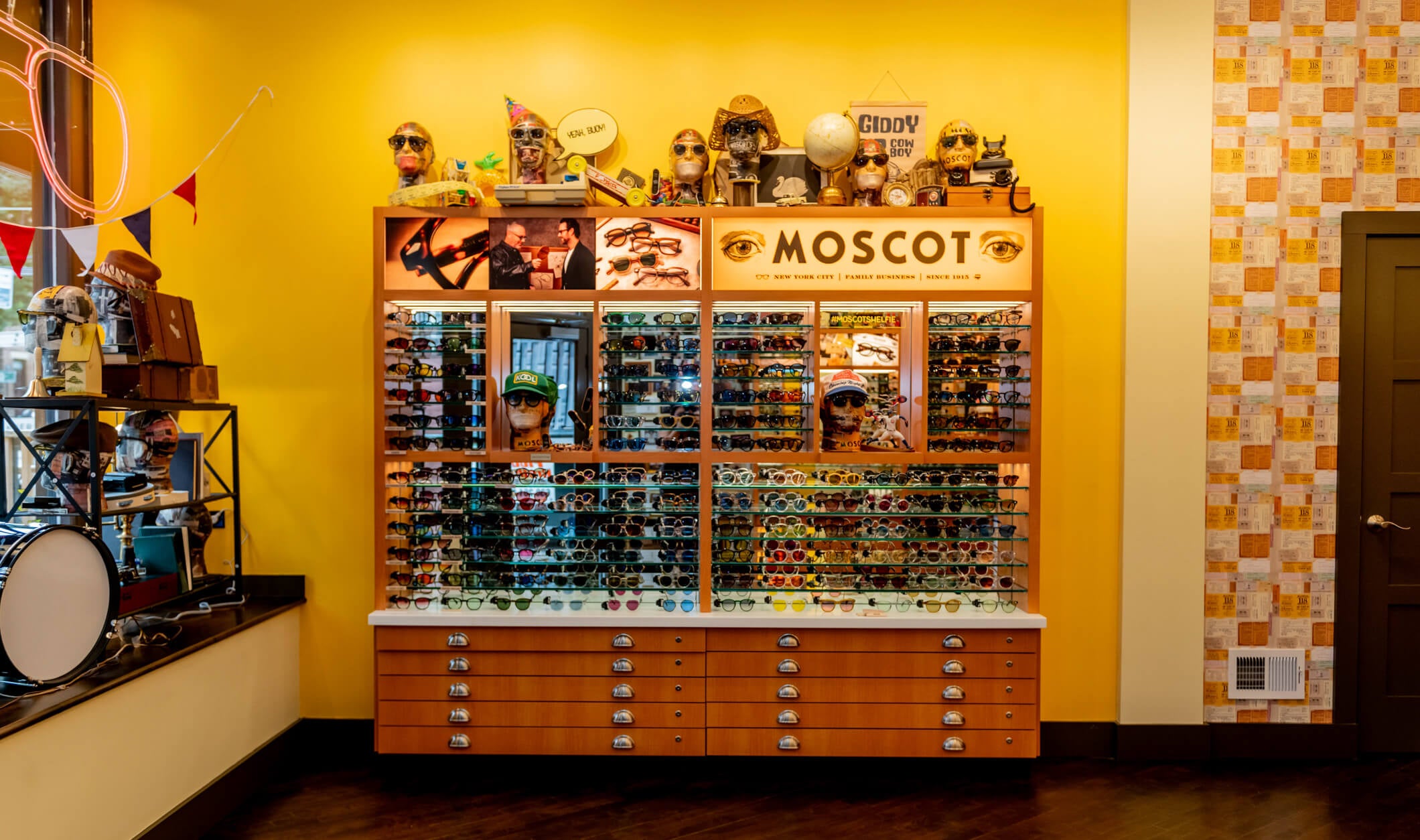 The MOSCOT Chicago Shop interior 5