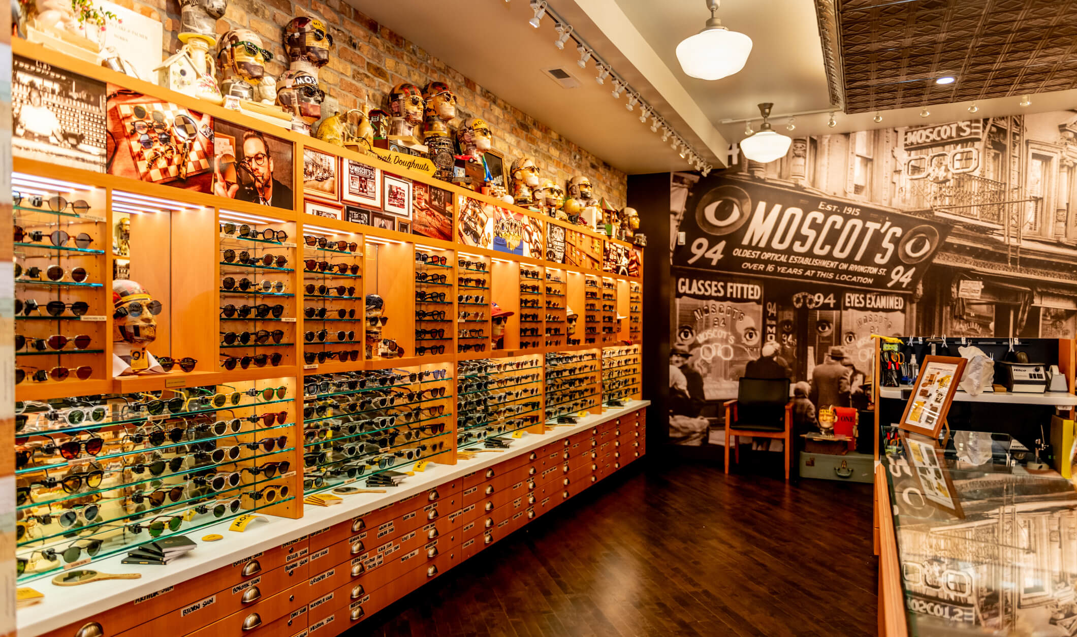 The MOSCOT Chicago Shop interior 3