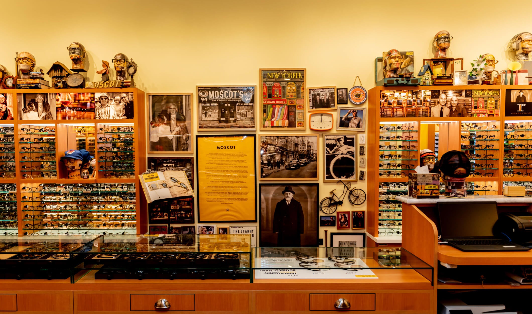 The MOSCOT Chicago Shop interior 4