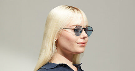 Model is wearing The PLOTZ SUN