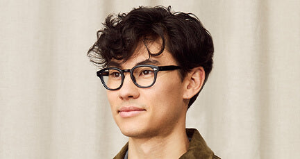 Model is wearing The LEMTOSH