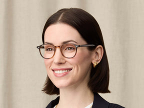 Model is wearing The ARTHUR in size 48 in Tobacco