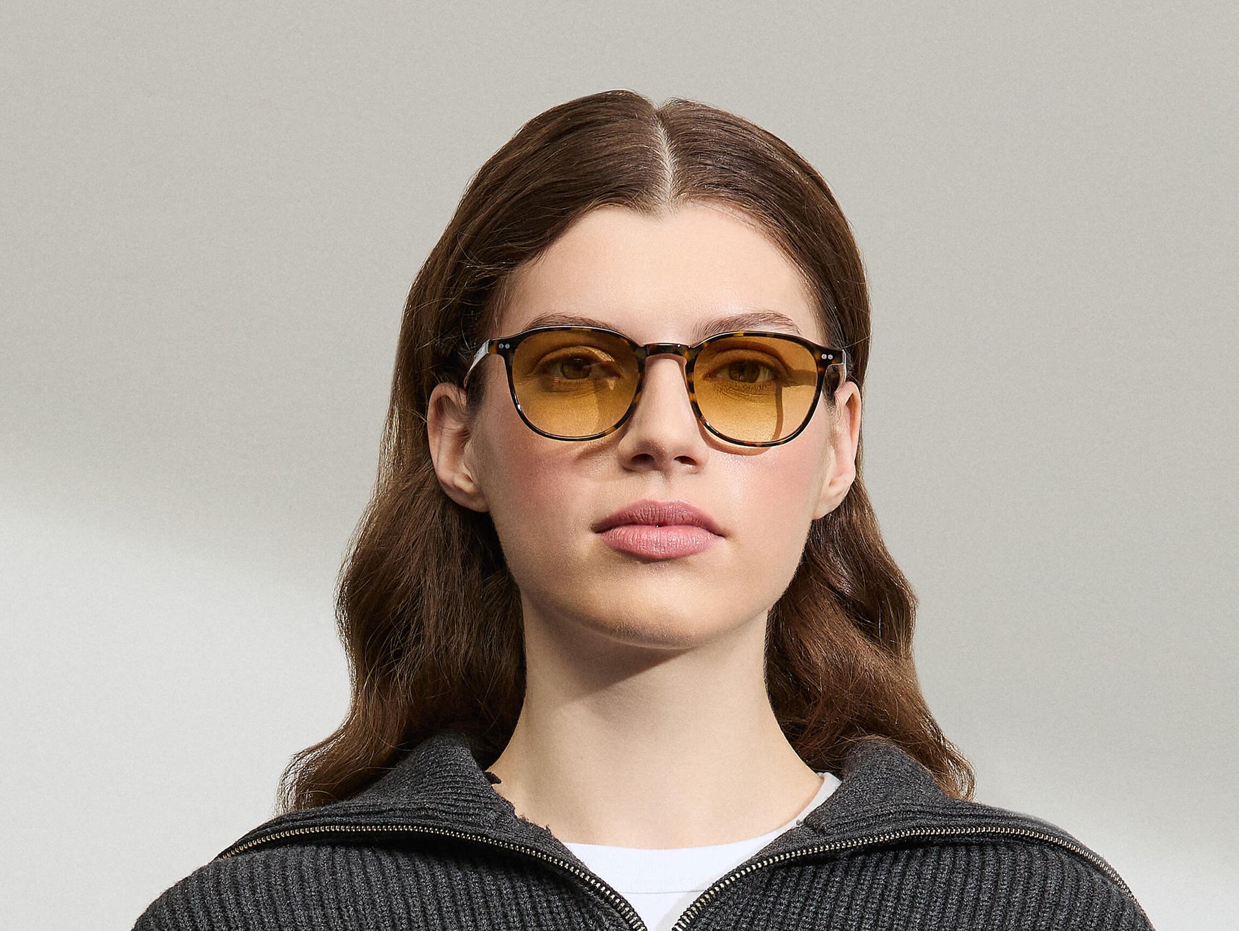 Model is wearing The ARTHUR in Tortoise in size 51 with Chestnut Fade Tinted Lenses