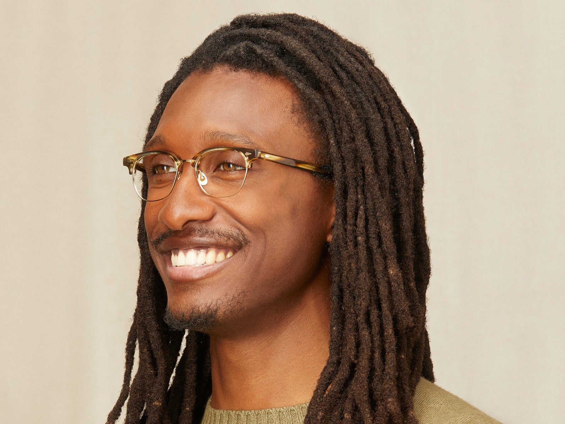 Model is wearing The AYGEN in size 48 in Bamboo