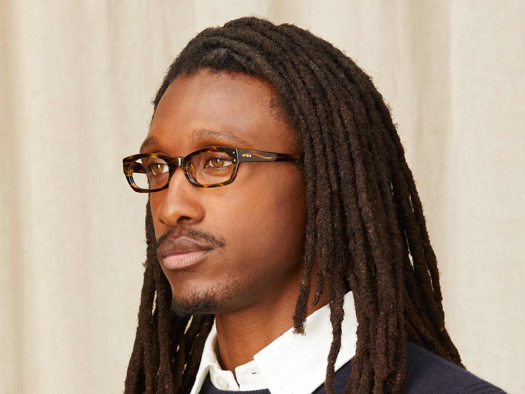 Model is wearing The BISSLE in size 48 in Amber Stripe