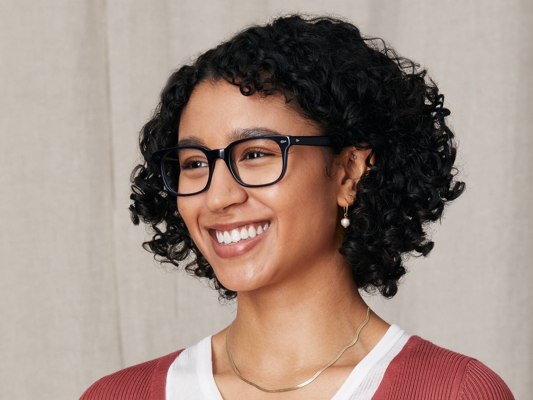 Model is wearing The BOYCHIK in size 52 in Navy