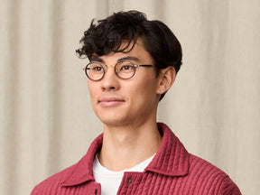 Model is wearing The COSNIC in size 44 in Burgundy