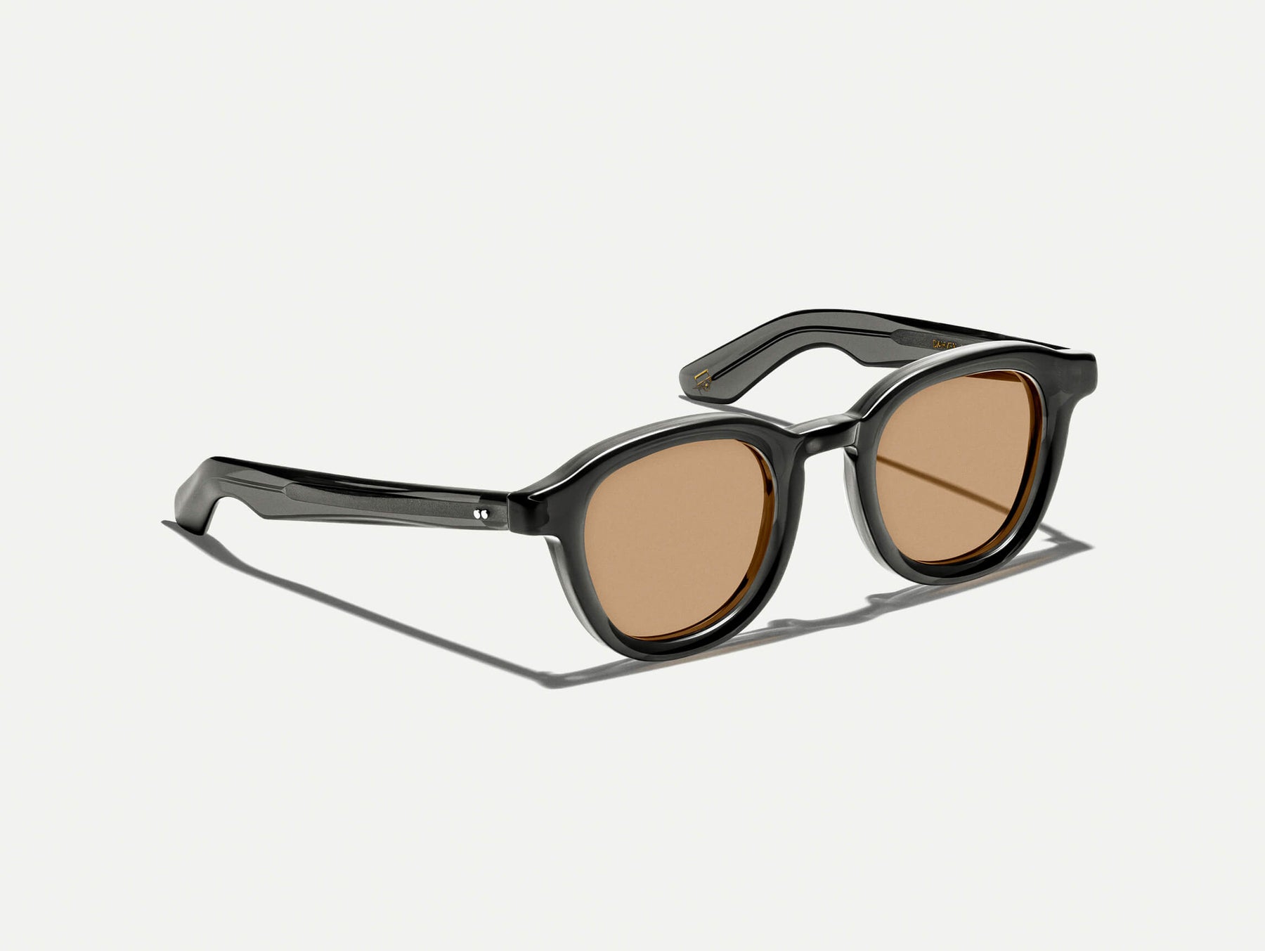 The DAHVEN in Grey with AMBER+ Tint