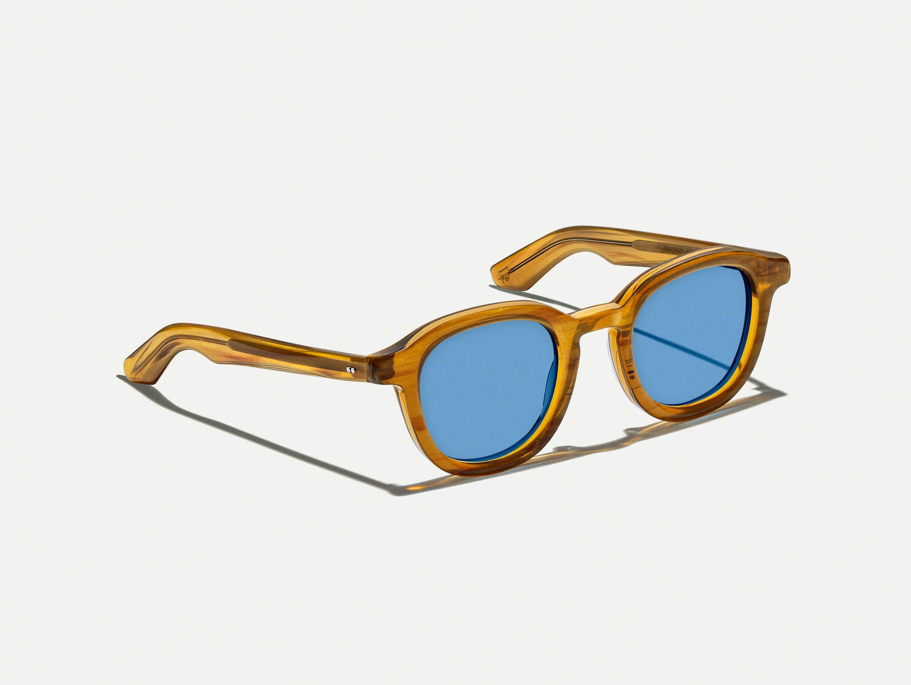 The DAHVEN in Blonde with BLUE+ Tint