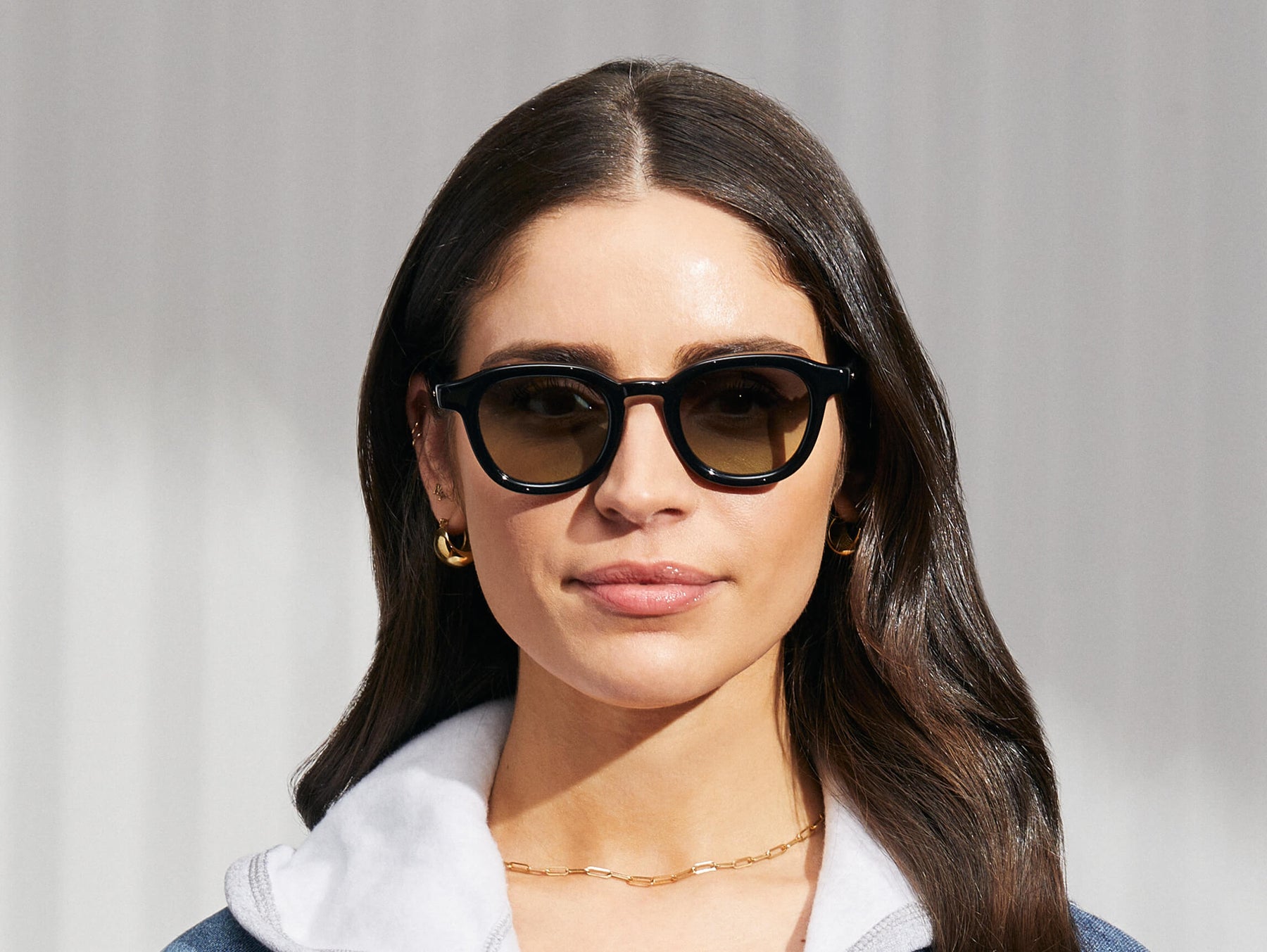 Model is wearing The DAHVEN in Black in size 47 with Forest Wood Tinted Lenses