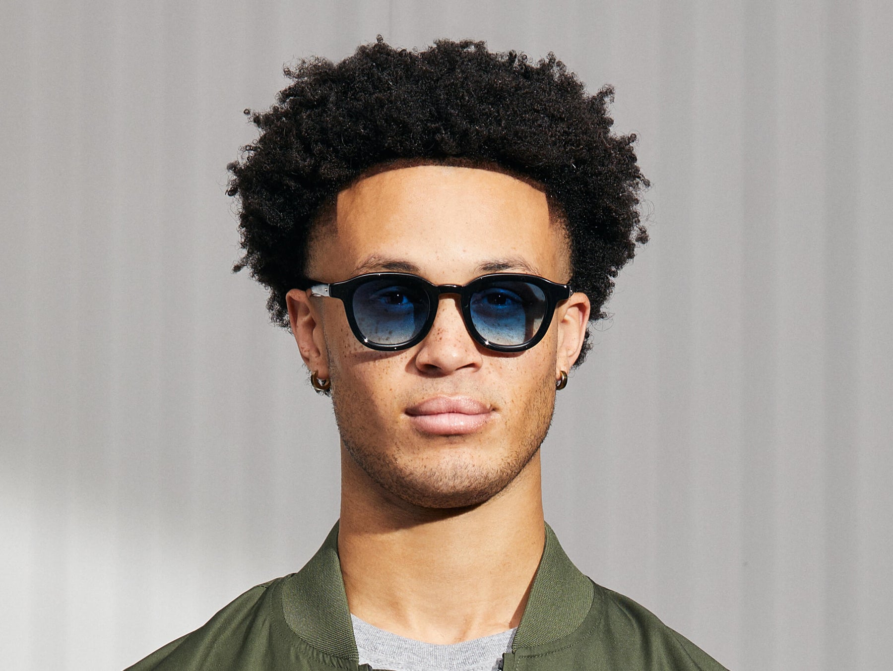Model is wearing The DAHVEN in Black in size 47 with Broadway Blue Fade Tinted Lenses