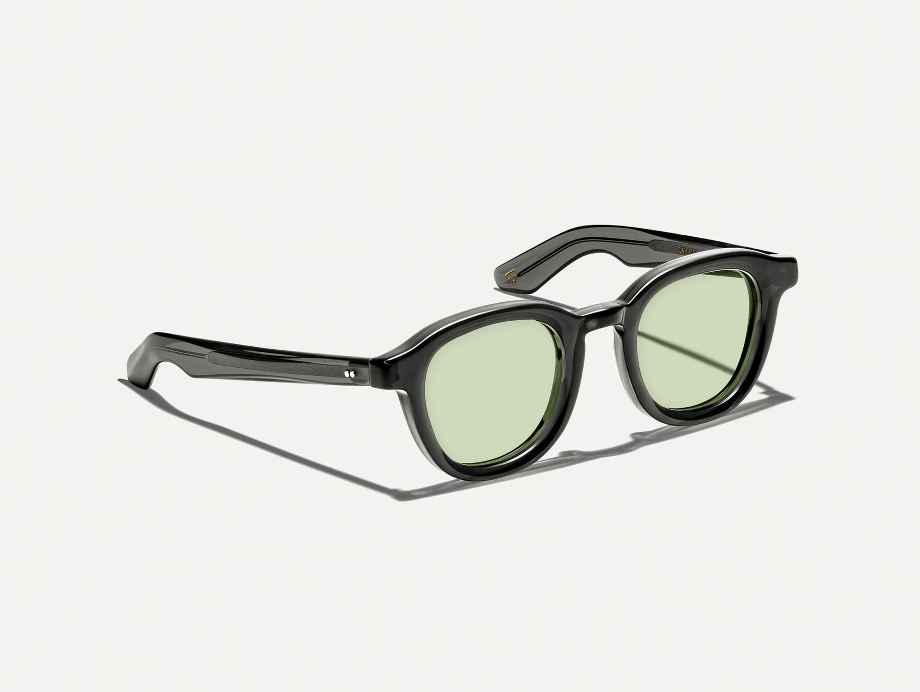 The DAHVEN in Grey with GREEN+ Tint