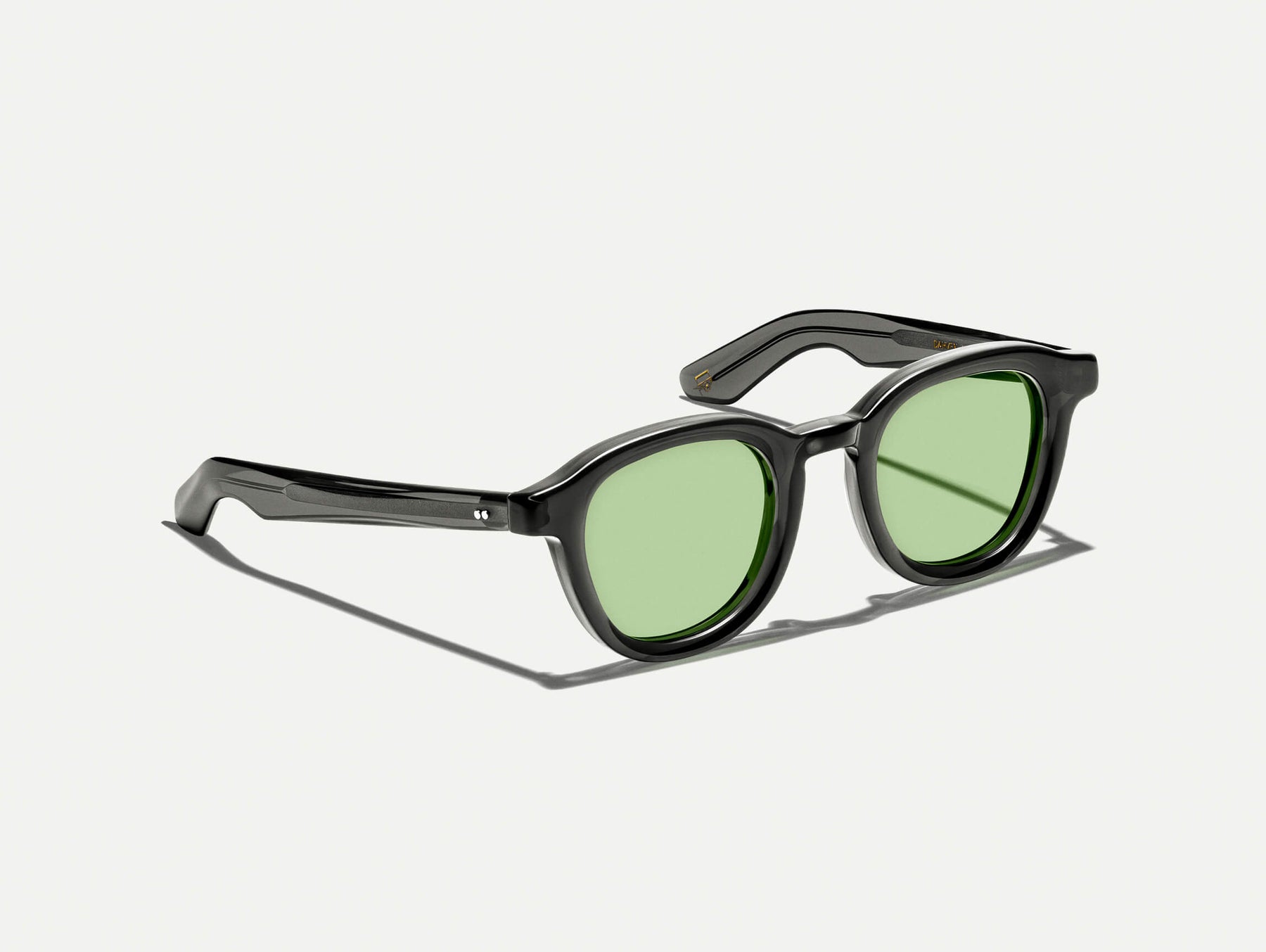 The DAHVEN in Grey with GREEN+ Tint
