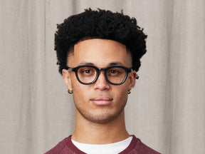 Model is wearing The DAHVEN in size 47 in Grey