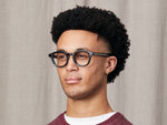 Model is wearing The DAHVEN in size 47 in Grey
