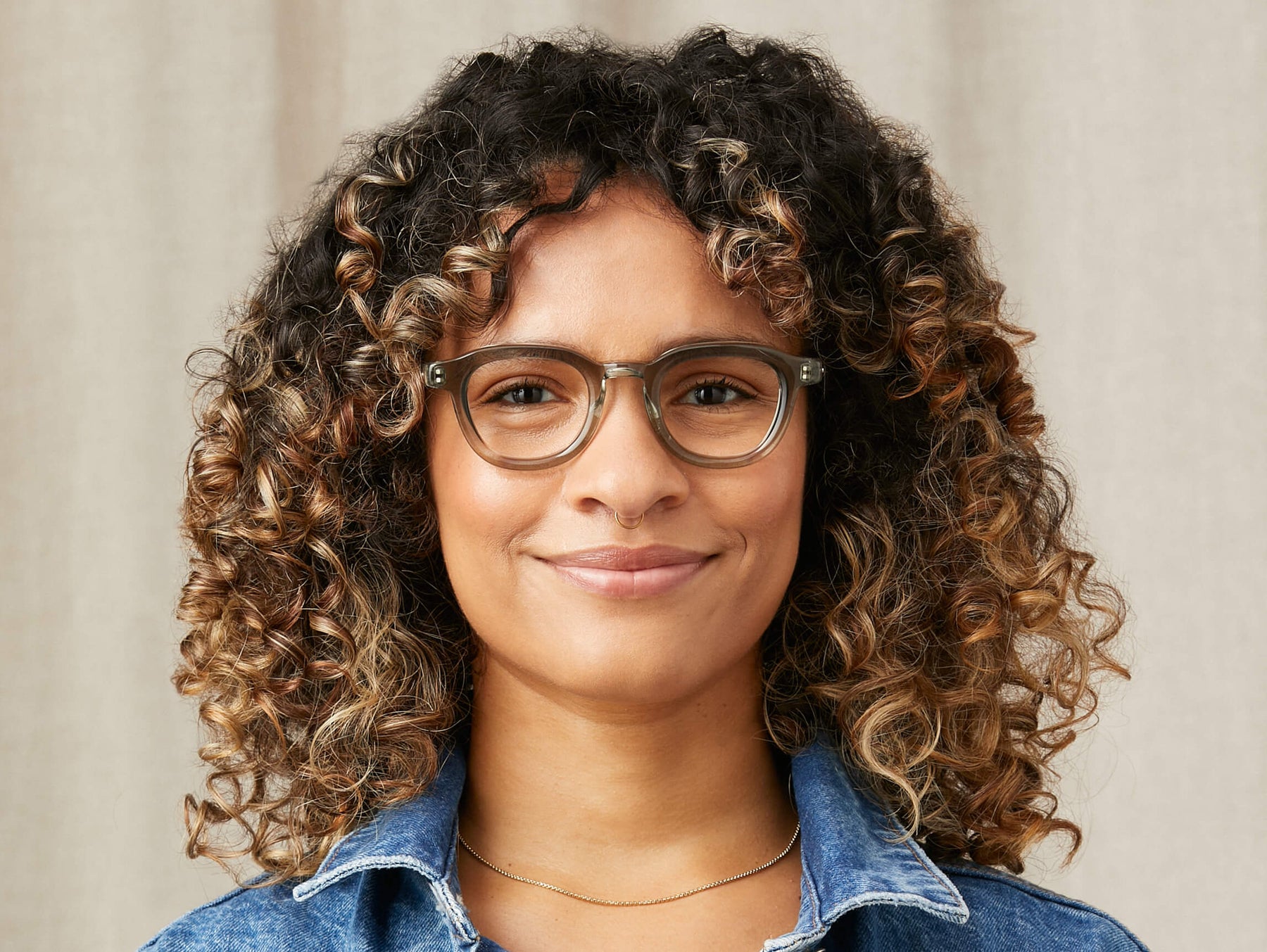 Model is wearing The DAHVEN in size 47 in Sage