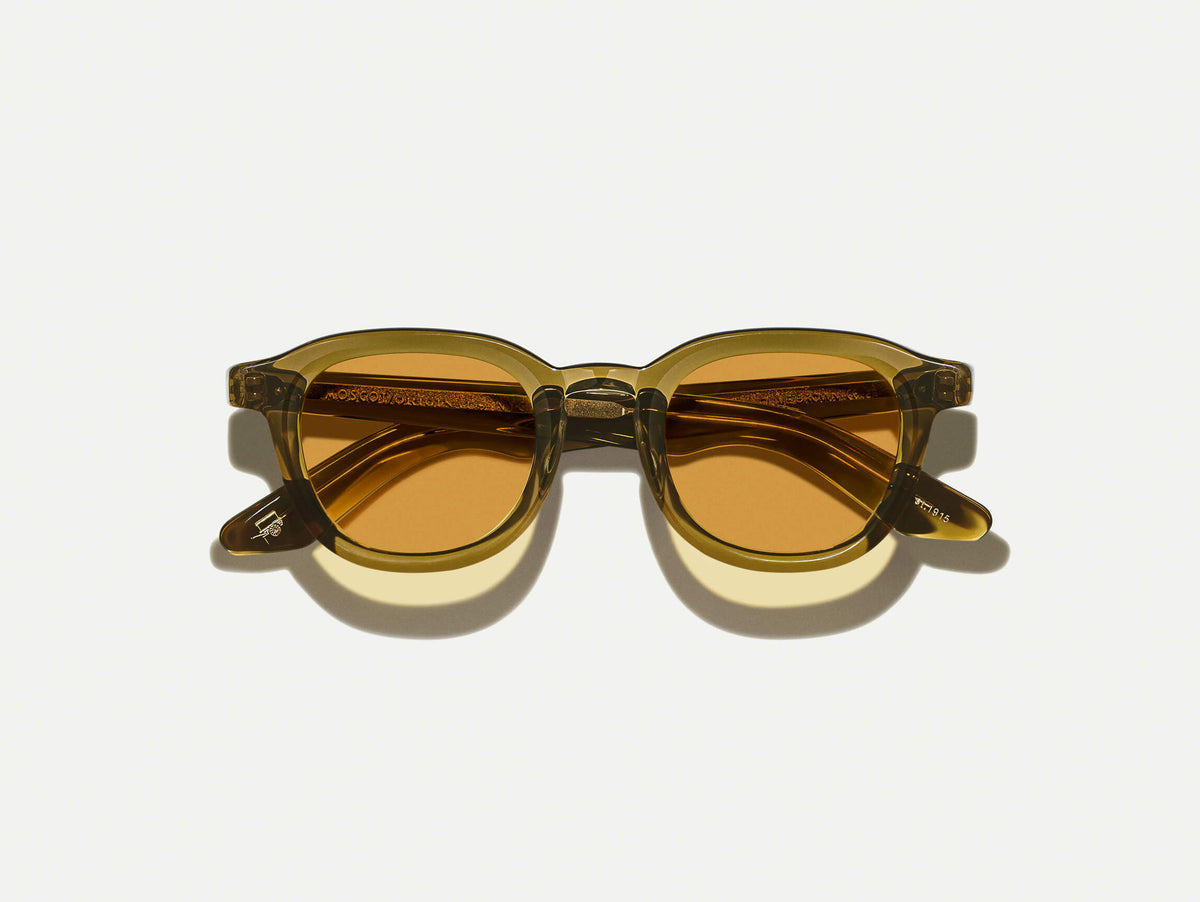 Die DAHVEN in Olive Brown mit Amber getönten Gläsern