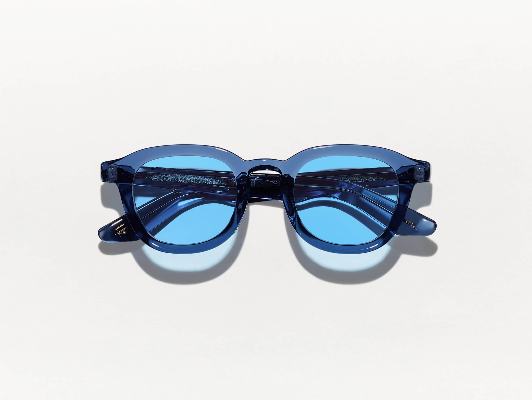 The DAHVEN SUN in Sapphire with Celebrity Blue Tinted Lenses