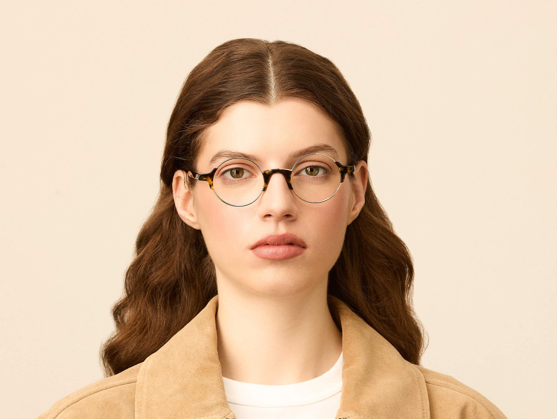 Model is wearing The DIBBIK in size 45 in Tortoise